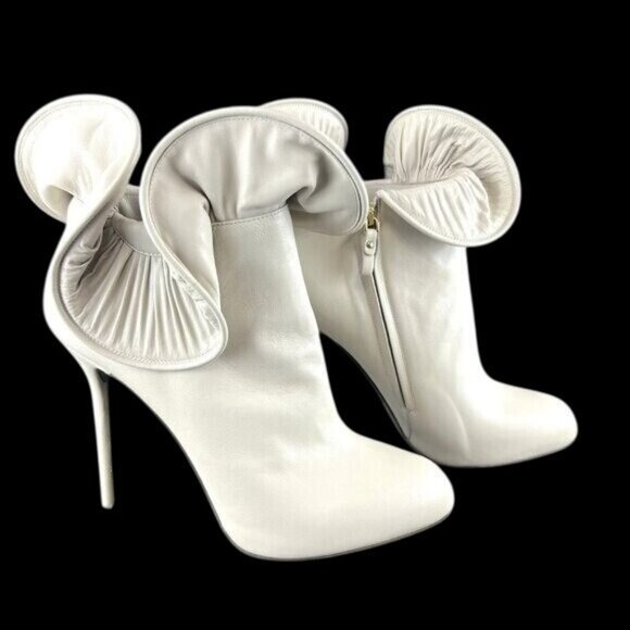 Sergio Rossi 9 Booties Leather Ruffle Luxury Cream High Heel Fairy Core Designer - Picture 1 of 16